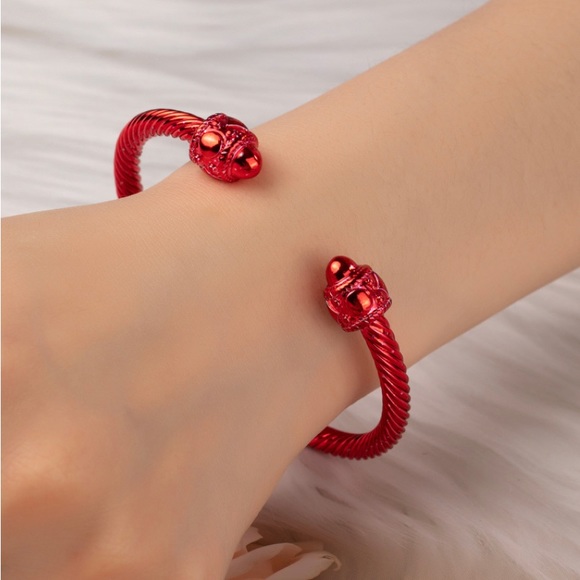 Spiral textured metal cuff bracelet - Picture 2 of 3